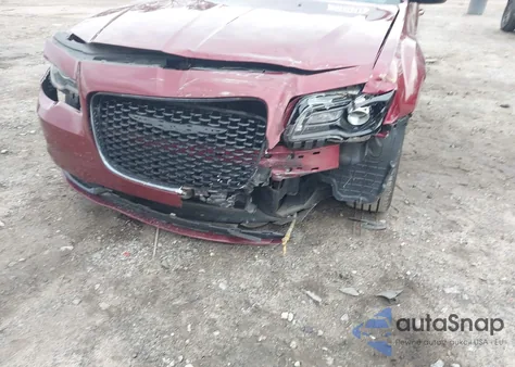 2020 Chrysler 300 Touring z USA, uszkodzony, nr VIN 2C3CCAAGXLH209353